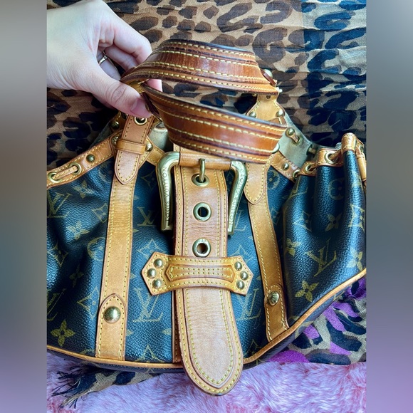 Louis Vuitton Theda PM handbag - Picture 3 of 10